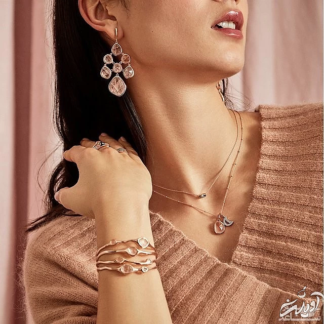 ست زیورآلات رزگلد با لباس صورتی